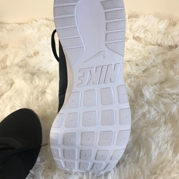 NEW Women’s Nike Tanjun Running Shoes - Picture 6 of 8